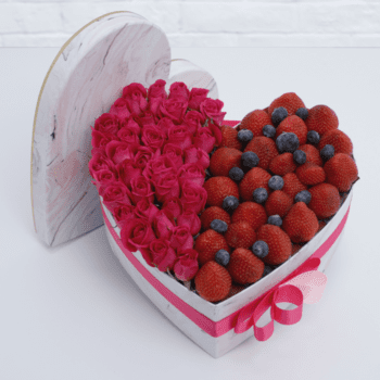 Love Box Of Strawberry & Blueberry