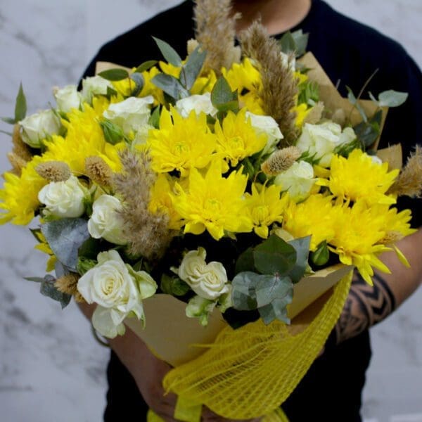 chrysantimum white spray roses dried flowers kraft paper wrapping bouquet black tulip flowers 004 white and yellow bouquet