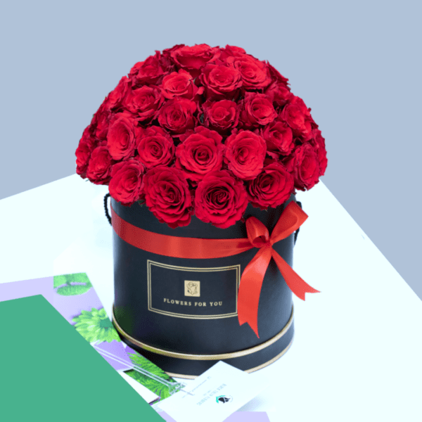 Red roses in a hat box
