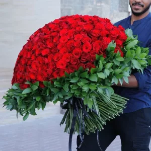 Hand Bouquet of Bewitching red roses 500 Red Roses for Valentine’s Bouquet by Black Tulip Flowers