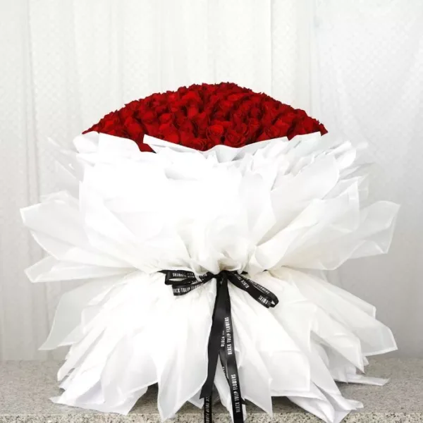 Red Roses 200 stems bouquet by Black Tulip Flowers