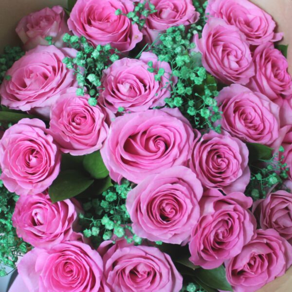 Bouquet of Charming Pink Blooms Roses