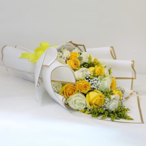 bouquet of white and yellow roses 003-min yellow roses with fillers