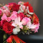 fushia and red mix flowers bouquet 003-min