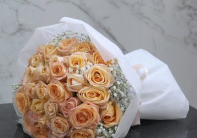 Fresh flowers in bud form, expected to bloom within 24 hours at 23-25°C, enhancing the recipient's enjoyment of their freshness.