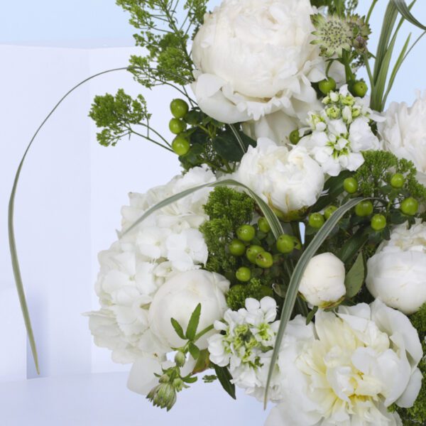 Elite White Flowers Box