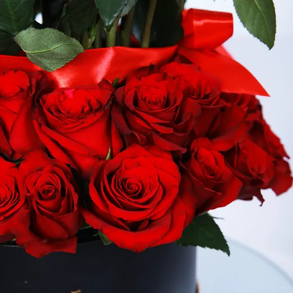 04-8 Red Roses Box valentines flowers