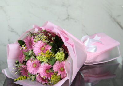 Forever Love You Mom bouquet delivery in qatar