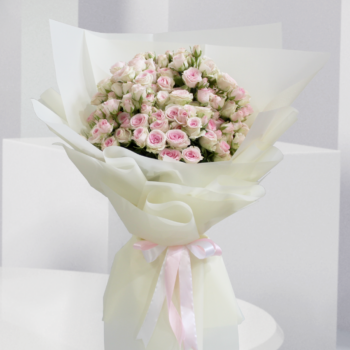 Spray rose bouquet white/pink