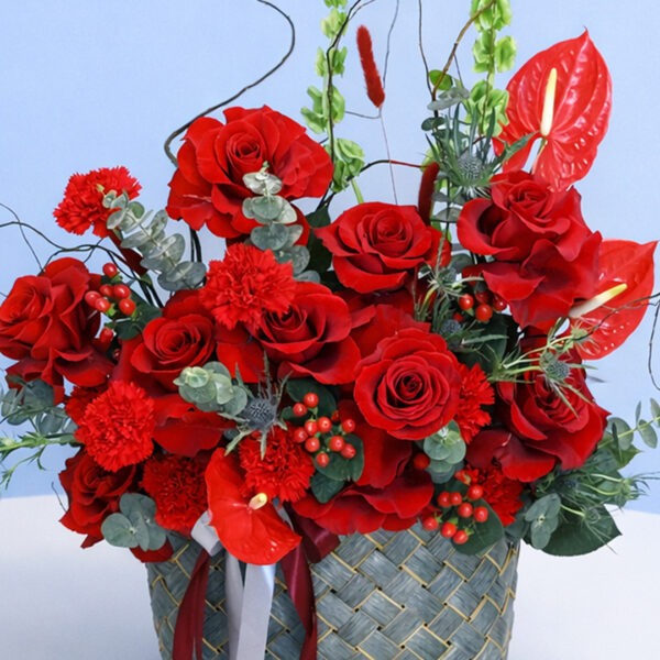 floral-basket-with-reds-2026_04