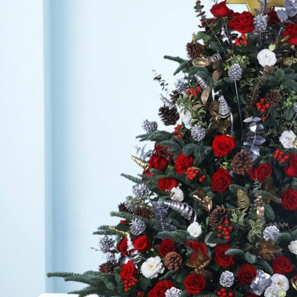 02 90cm luxury floral Christmas tree with red roses, pinecones, ornaments, and festive greenery.