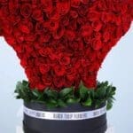 700-red-roses-heart-arrangement._03