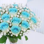 blue-roses-in-glass-vase_02