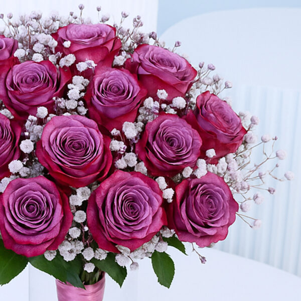 deep-purple-roses-in-glass-vase_02