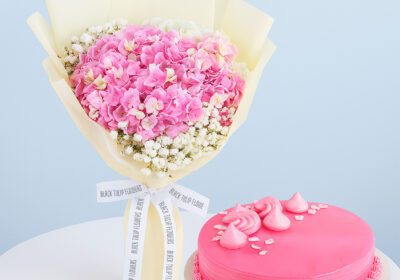Pink hydrangeas with fillers in elegant wrap, paired with a 1 kg strawberry-flavoured cake.