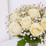 white-roses-glass-vase-arrangement_03