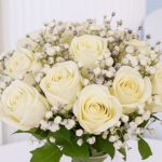 white-roses-glass-vase-arrangement_04