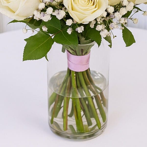 white-roses-glass-vase-arrangement_05