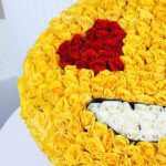yellow-spray-rose-smiley-box_04