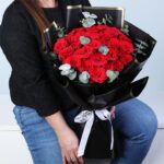 20-red-roses-bouquet-eucalyptus-black-wrap.