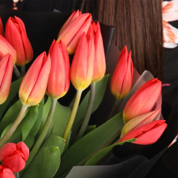 20-red-tulip-bouquet _03