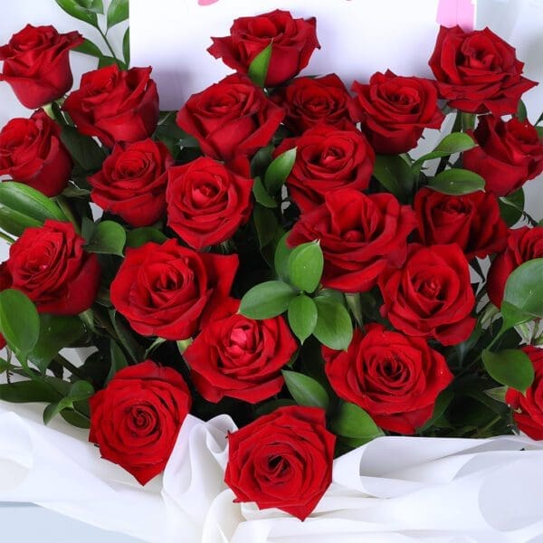 25-red- rose-bouquet_05