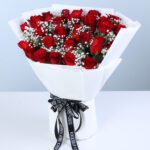 50-red-rose-bouquet-babys-breath_03