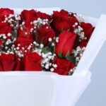 50-red-rose-bouquet-babys-breath_04