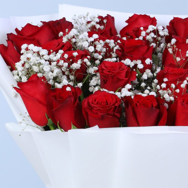 50-red-rose-bouquet-babys-breath_05