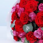red-pink-roses-bouquet-ferrero-rocher-chocolate-box_02