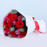 red-pink-roses-bouquet-ferrero-rocher-chocolate-box_05