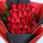 red-rose-bouquet-in-dual-wrap_02