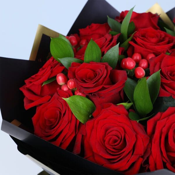 red-roses-ferrero-noir-black-wrap_05