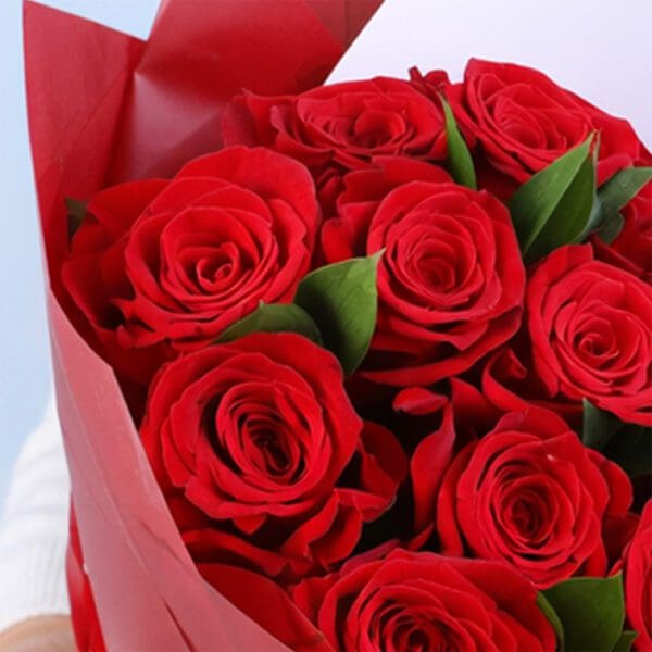10-red-roses-love-note-bouquet-valentines_04