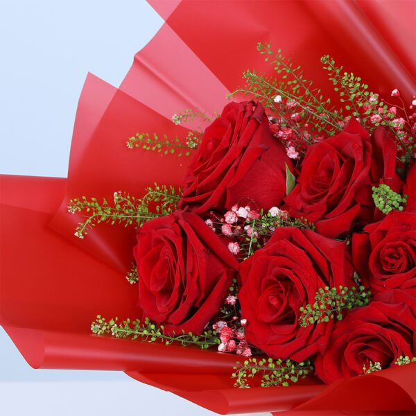 red-roses-bouquet-balloons-ferrero_03