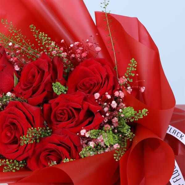 red-roses-bouquet-balloons-ferrero_04