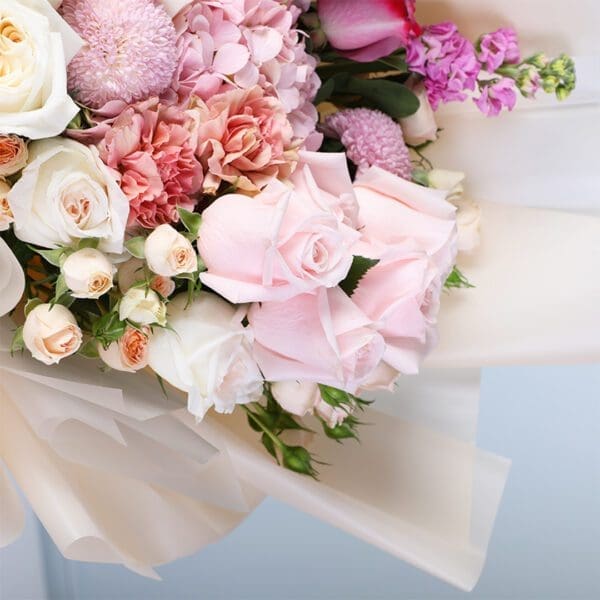 classic-pastel-bloom-bouquet-ferrero-24-pcs-combo_04