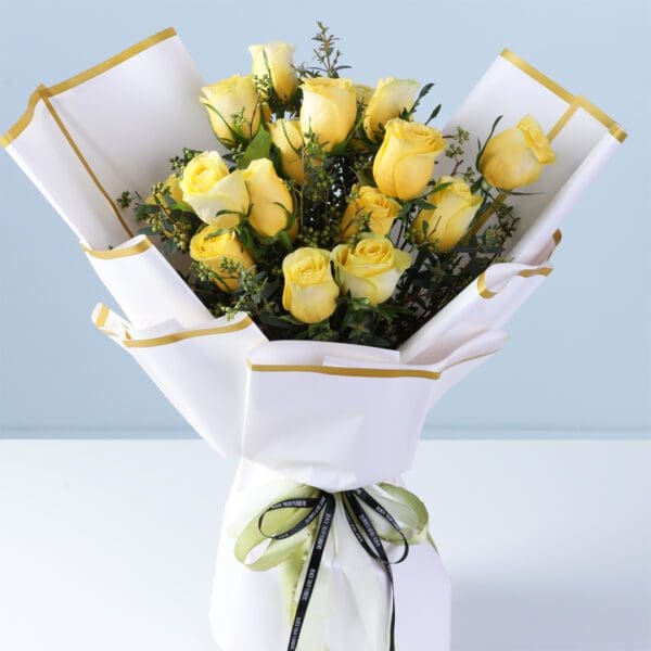 festive-yellow-rose-ferrero-gift-combo_03