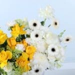 golden-white-bloom-arrangement-ferrero-24-pcs_03