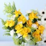 golden-white-bloom-arrangement-ferrero-24-pcs_04