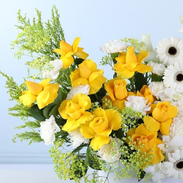 golden-white-bloom-arrangement-ferrero-24-pcs_04