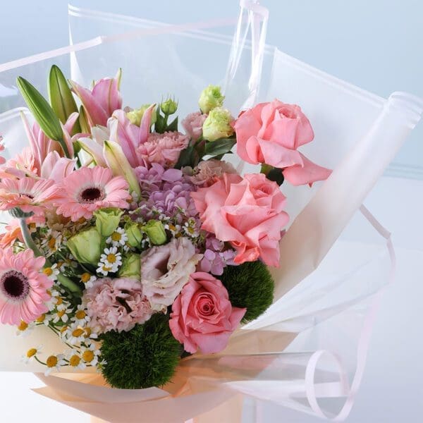 graceful-pink-celebration-bouquet-with-lindt_04