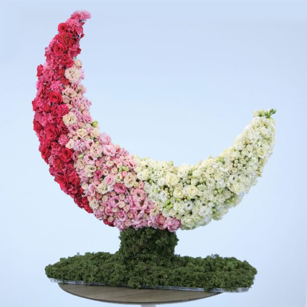 pink-white-rose-crescent-floral-arrangement_02