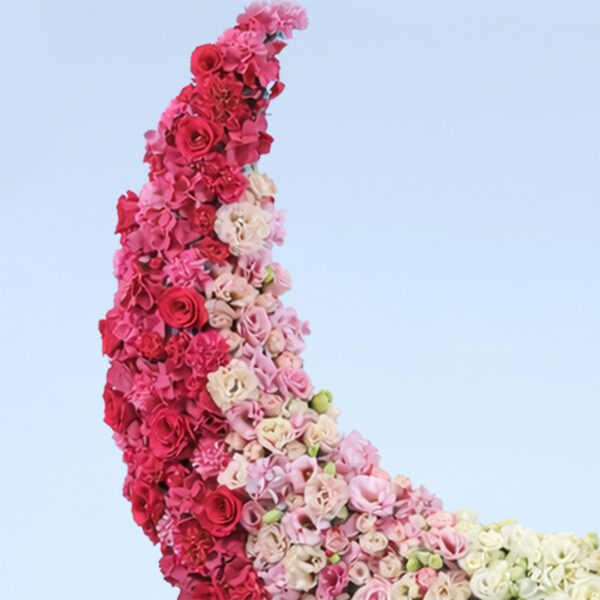 pink-white-rose-crescent-floral-arrangement_03