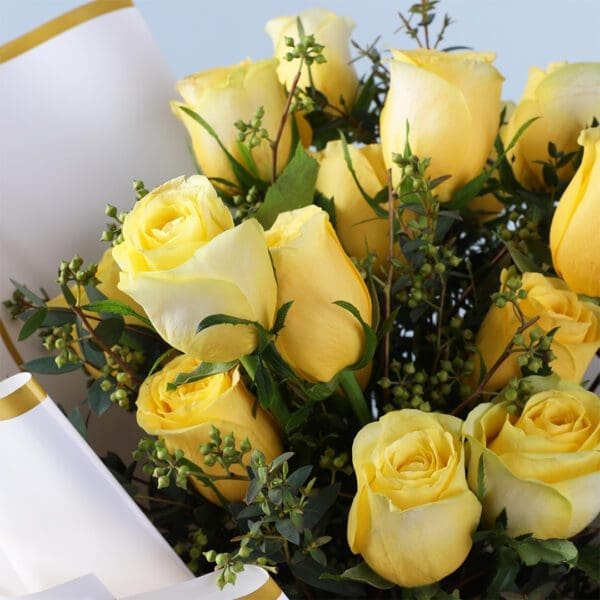 signature-yellow-rose-bouquet_05