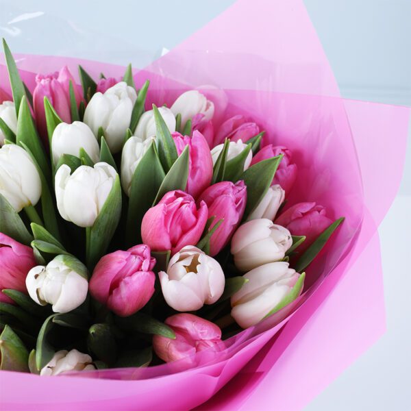 soft-romance-tulip-hand-bouquet_05