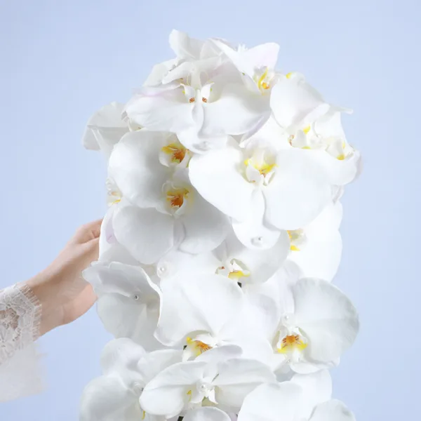 classic-ivory-wedding-blooms_02