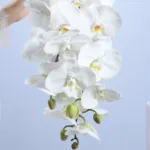 classic-ivory-wedding-blooms_03
