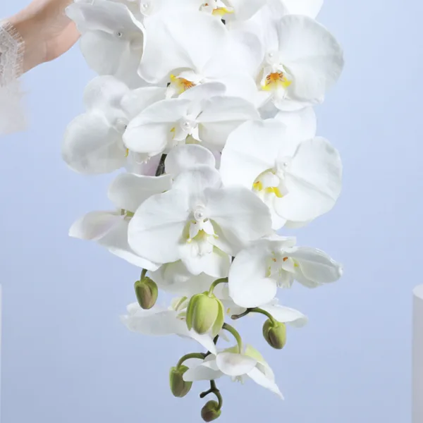 classic-ivory-wedding-blooms_03
